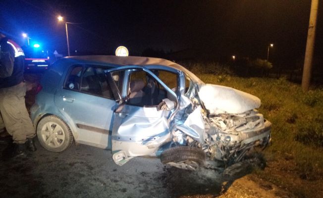Silivri'de 2 otomobil kafa kafaya çarpıştı: 4 yaralı