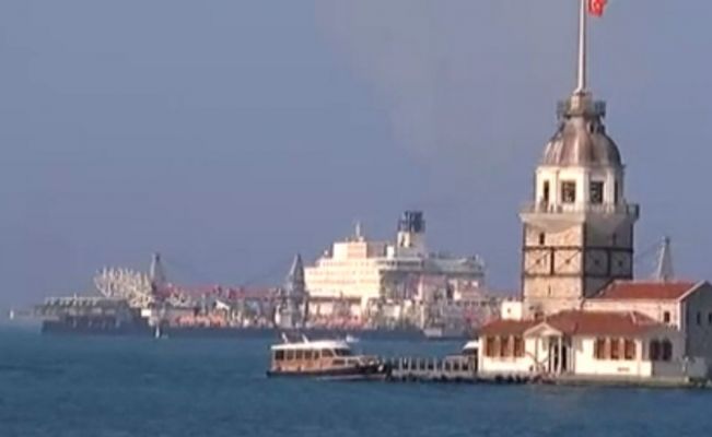 445 metrelik gemi İstanbul Boğazı’ndan geçiyor