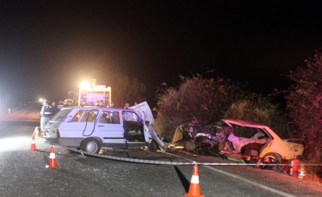 Denizli'de iki otomobil çarpıştı: 4 ölü, 4 yaralı