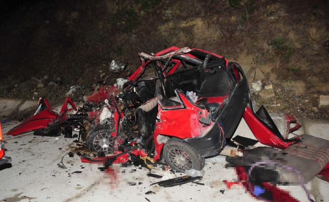 Antalya’da kaza: 3 ölü, 12 yaralı