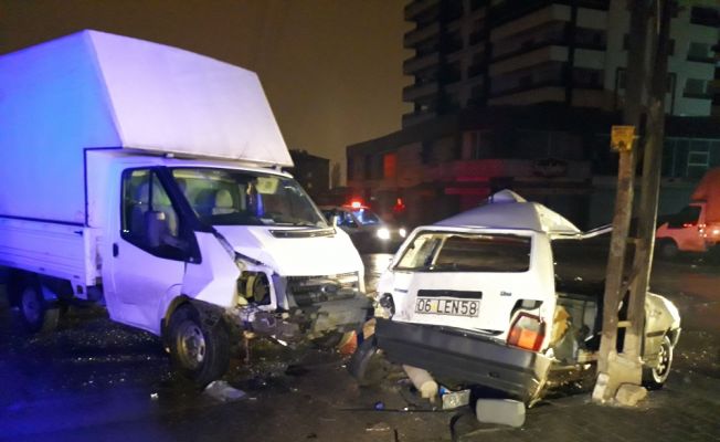 Ankara'da otomobil ile kamyonet çarpıştı: 7 yaralı