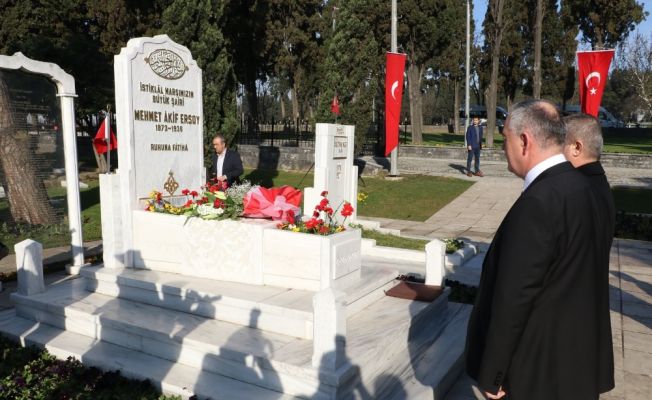 Mehmet Akif Ersoy kabri başında anıldı