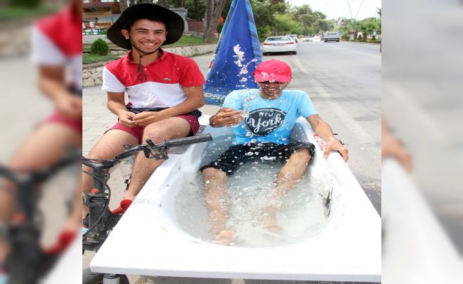 Adanalı gençler serinlemek için ’motoküvet’ yaptı