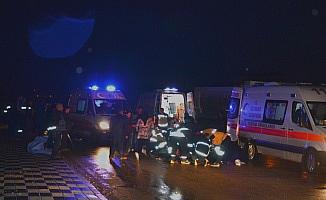 Manisa'da araç yayaların arasına daldı: 4 yaralı