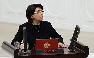 HDP'li Leyla Zana mahkemeye sevk edildi