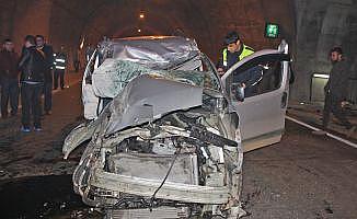 Rize'de otomobil tünel girişi takla attı: 2 ölü