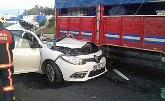 İstanbul’da otomobil ile kamyon çarpıştı: 1 ölü