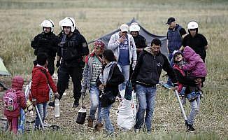 Fransa iki yeni mülteci kampı açacak