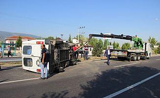 Kütahya'da işçi minibüsü devrildi: 8 yaralı