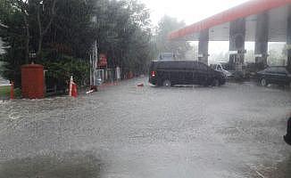 Şiddetli yağışlar İstanbul’u yine felç etti