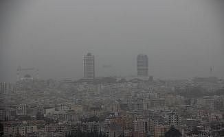 Toz bulutu İskenderun’da günlük yaşamı olumsuz etkiliyor