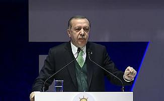 Erdoğan mültecilere yönelik tepkileri eleştirdi