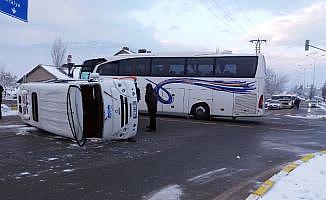 Konya'da öğrenci servisi ile yolcu otobüsü çarpıştı: 18 yaralı