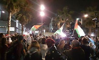 Tel Aviv’deki ABD Büyükelçiliği önünde protesto